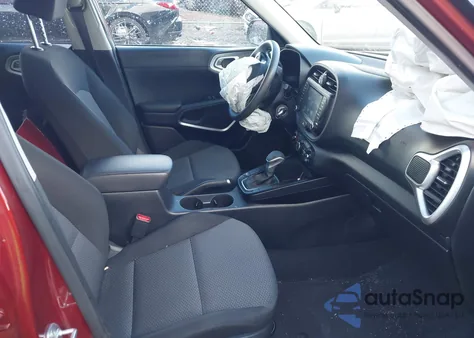 2020 Kia Soul Lx z USA, uszkodzony, nr VIN KNDJ23AU2L7081676